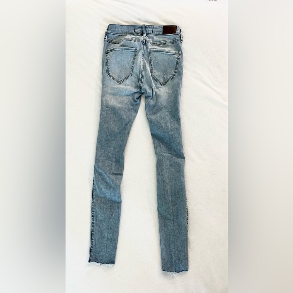 Hollister Mid Rise Skinny Jeans (Size 00)